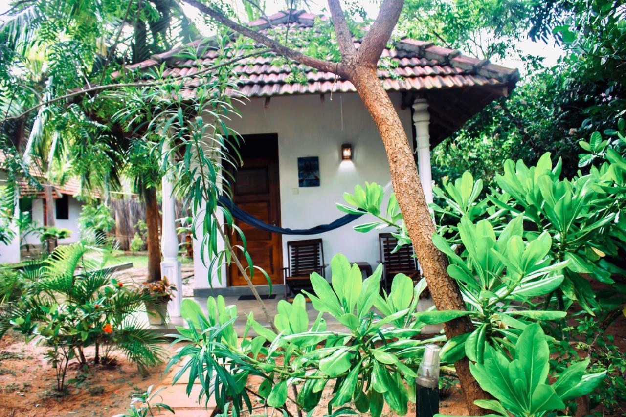 Star Light Cabanas & Restaurant Tangalle Exterior photo