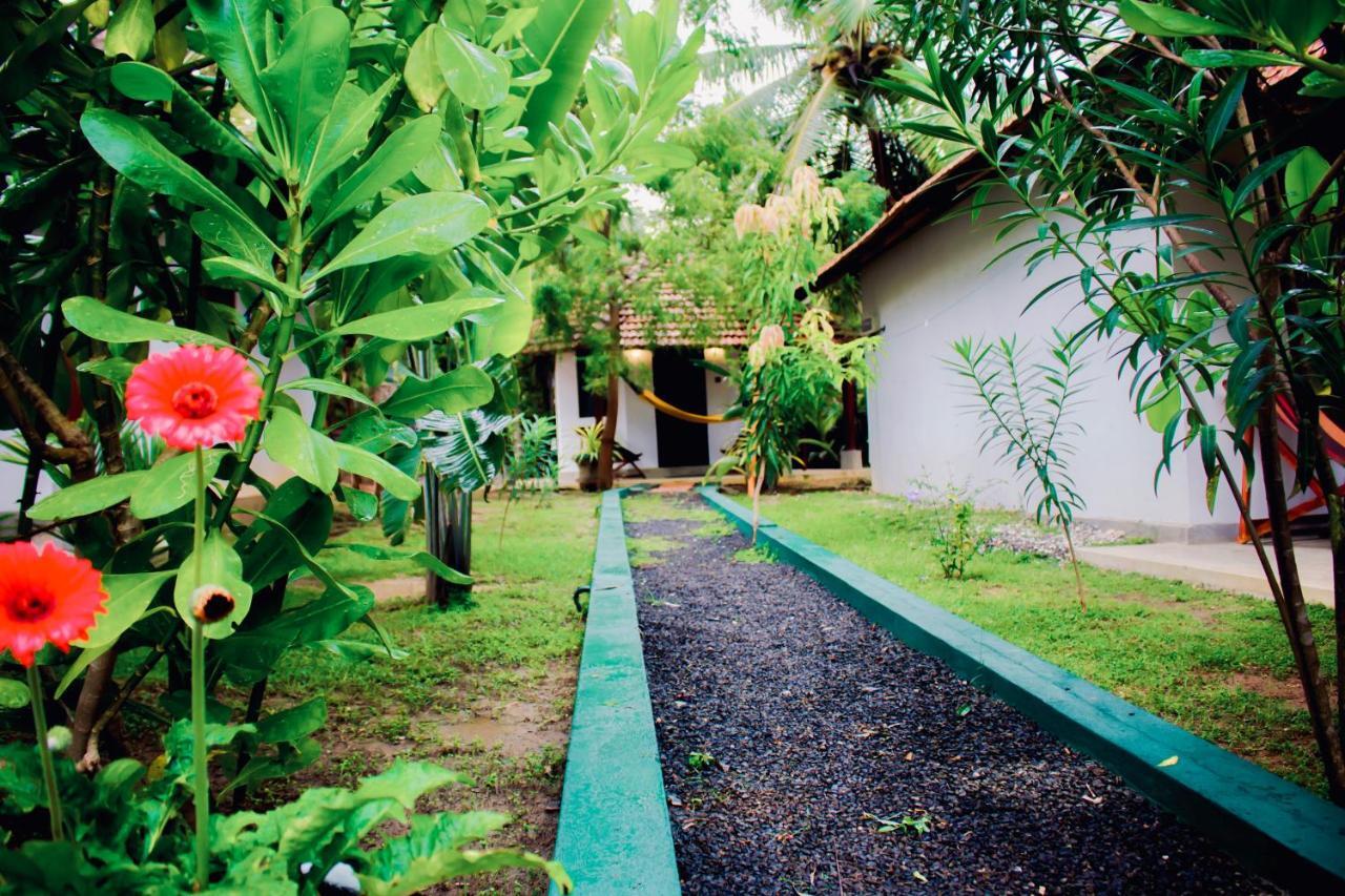 Star Light Cabanas & Restaurant Tangalle Exterior photo